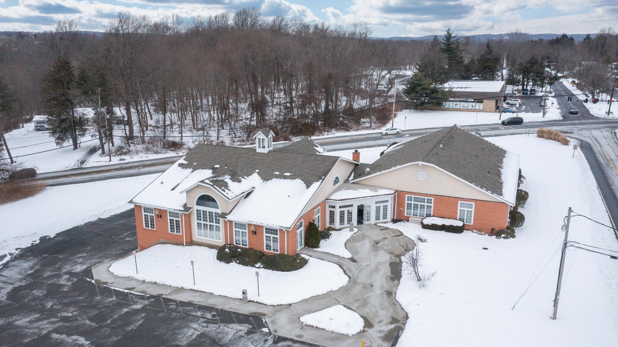 48 Route 6, Yorktown Heights, NY à louer Photo principale– Image 1 sur 9