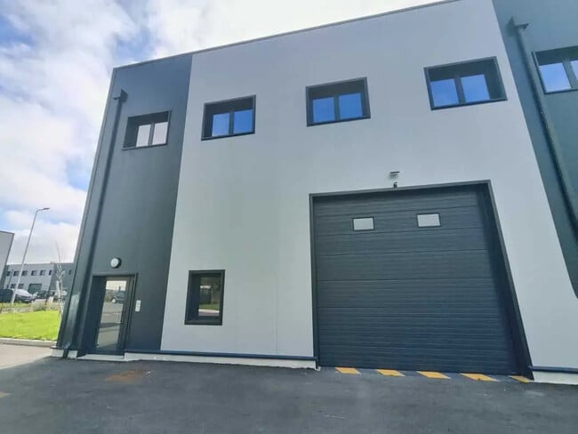 Plus de détails pour 46 Rue Des Osiers, Coignières - Bureau, Local d'activités à louer