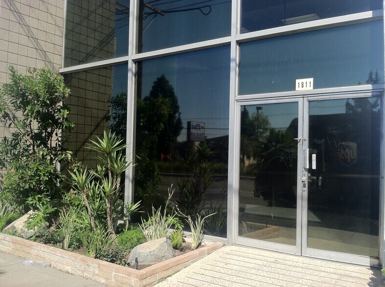 1811 W Katella Ave, Anaheim, CA à louer - Photo de l’immeuble – Image 3 sur 5