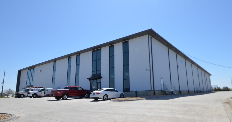 655 Capital Dr SW, Cedar Rapids, IA à louer - Photo de l’immeuble – Image 2 sur 7