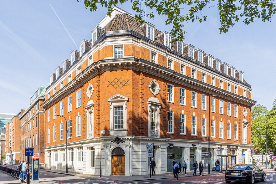 16 Upper Woburn Pl, Londres à louer - Photo de l’immeuble – Image 2 sur 14