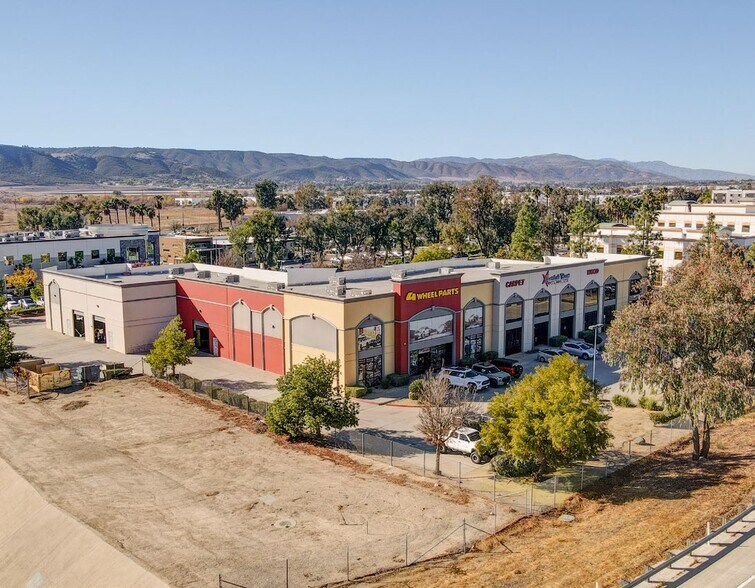 27310 Madison Ave, Temecula, CA à vendre - Photo de l’immeuble – Image 3 sur 9