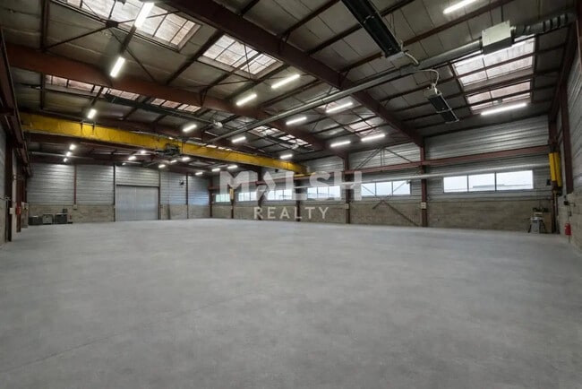 Plus de détails pour Local d’activités à vendre