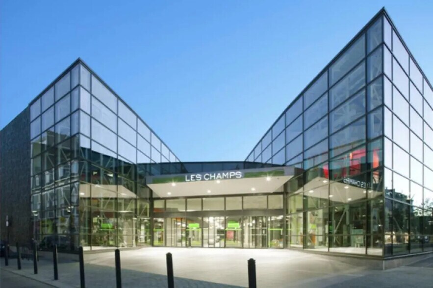 Local commercial dans Saint-Brieuc à louer - Photo de l’immeuble – Image 3 sur 3