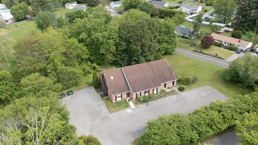 2 Old Park Ln, New Milford, CT à vendre - Photo de l’immeuble – Image 3 sur 11