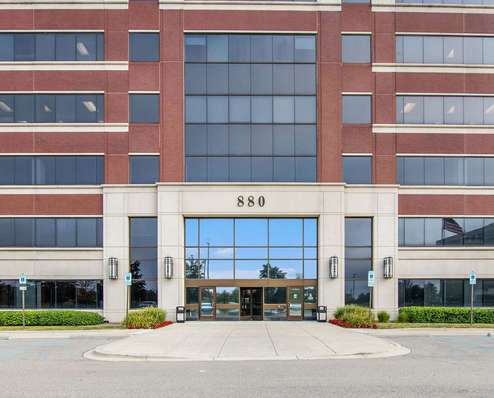 880 W Long Lake Rd, Troy, MI à louer Photo de l’immeuble– Image 1 sur 10