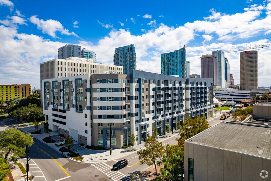 160 W Tyler St, Tampa, FL à louer - Photo de l’immeuble – Image 3 sur 4