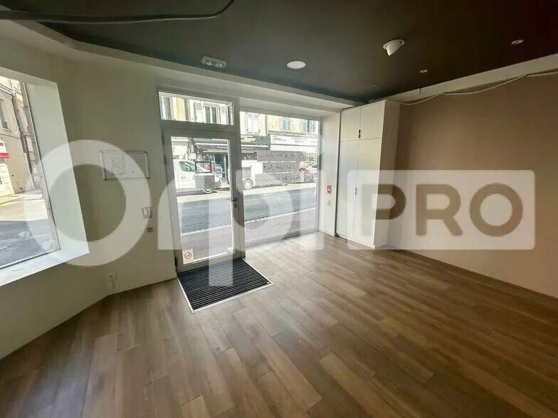 Local commercial dans Melun à louer - Photo de l’immeuble – Image 3 sur 5