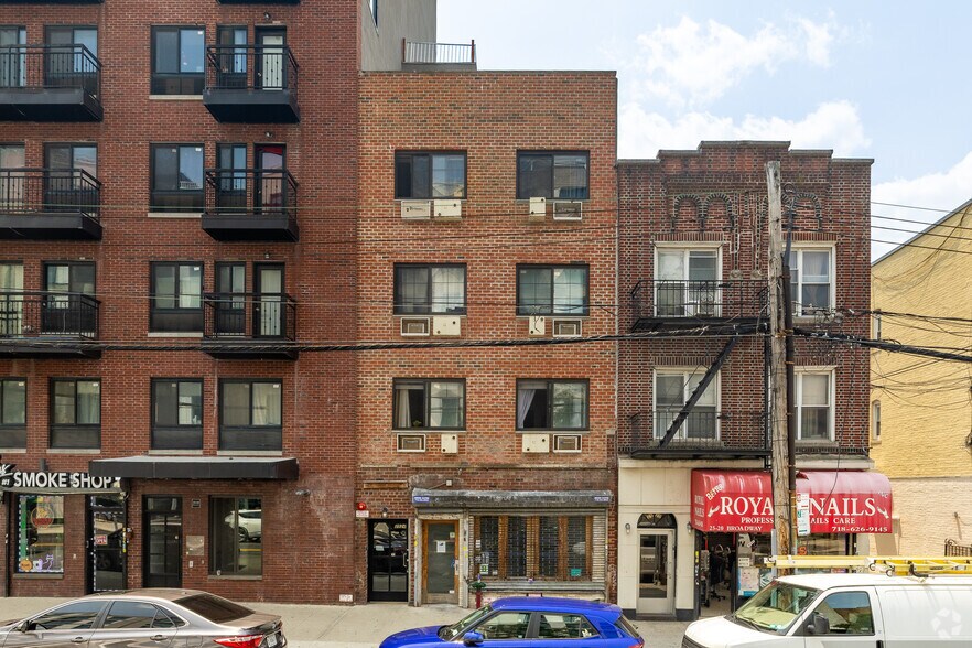 25-24 Broadway, Astoria, NY à louer - Photo de l’immeuble – Image 3 sur 5