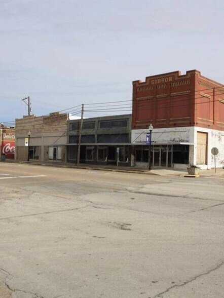 106 N Main St, Grand Saline, TX à vendre - Photo de l’immeuble – Image 2 sur 45