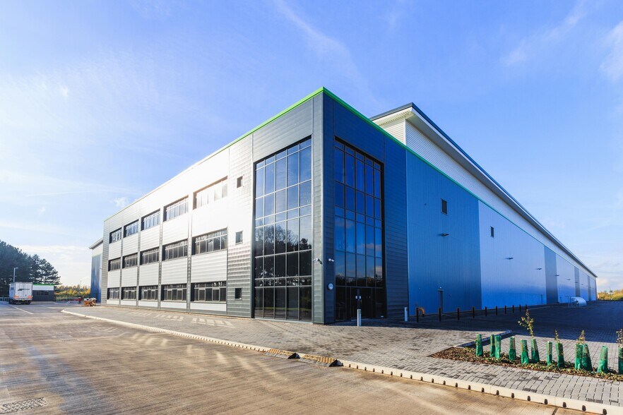 Fernhook Av, Derby à louer - Photo de l’immeuble – Image 1 sur 5