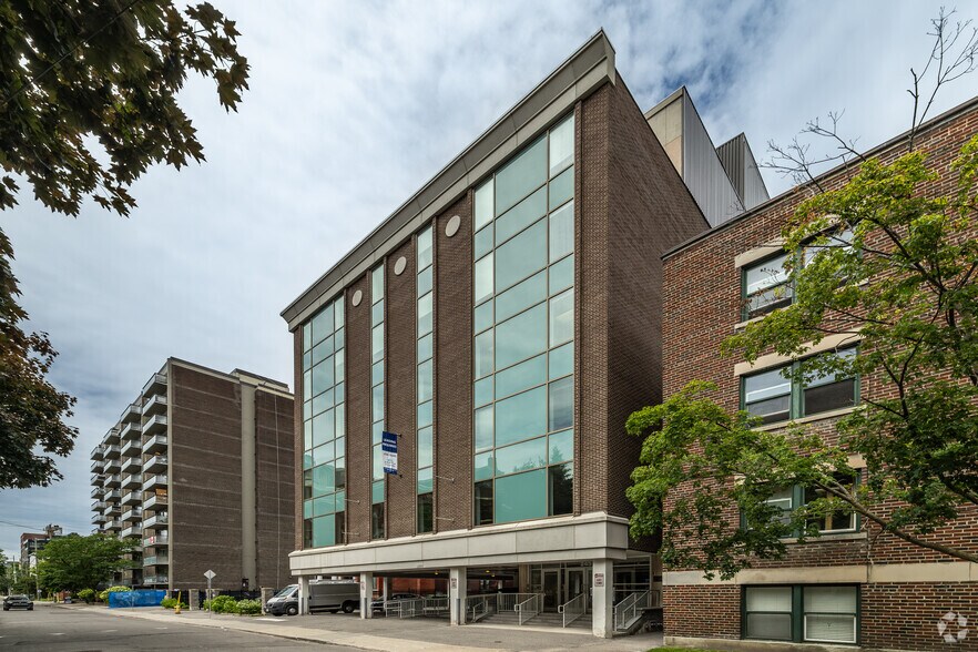 245 Cooper St, Ottawa, ON à louer - Photo de l’immeuble – Image 2 sur 4