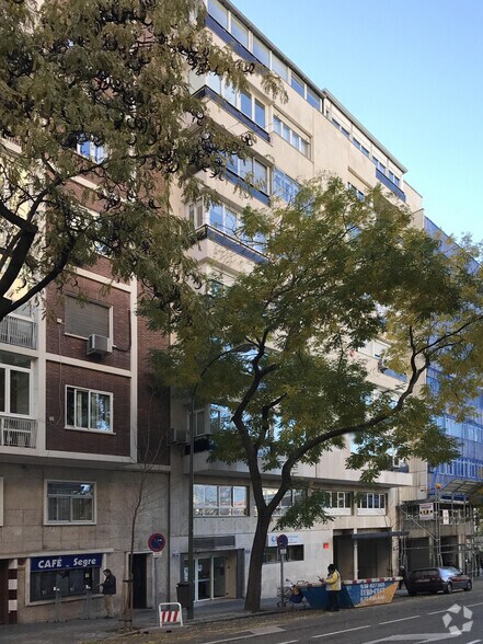 Calle del Segre, 27, Madrid, Madrid à louer - Photo principale – Image 1 sur 2
