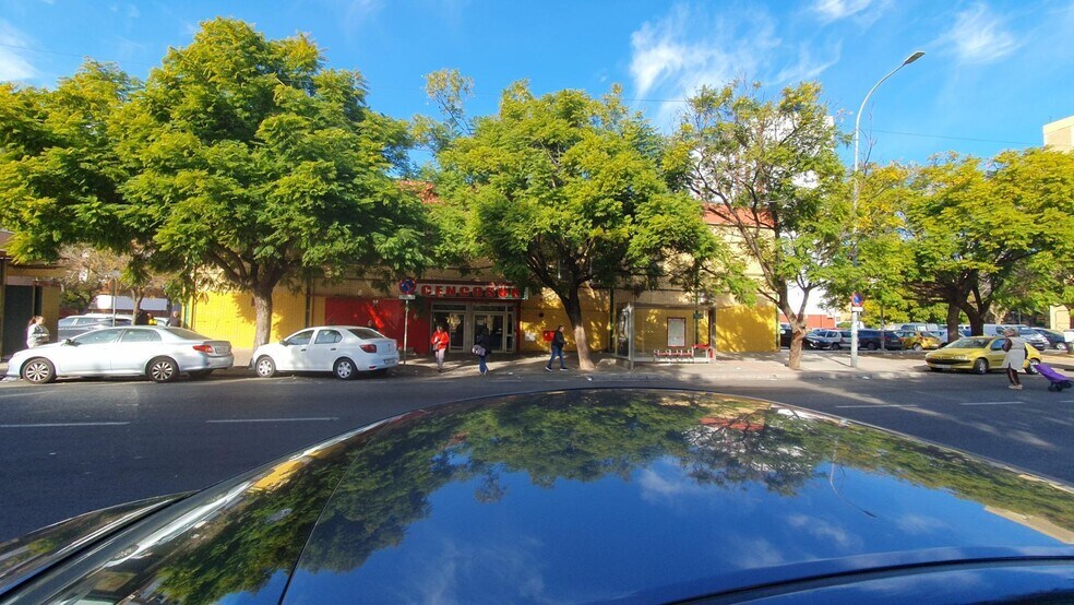 Local commercial dans Sevilla, Sevilla à vendre - Photo de l’immeuble – Image 3 sur 5