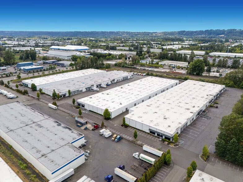 7815 S 208th St, Kent, WA à louer - Photo de l’immeuble – Image 2 sur 9