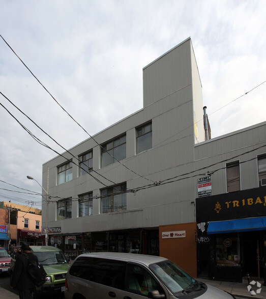 181 Baldwin St, Toronto, ON à louer - Photo de l’immeuble – Image 3 sur 15
