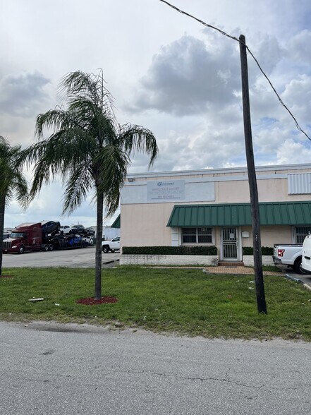 7291 NW 43rd St, Miami, FL à louer - Photo principale – Image 1 sur 2