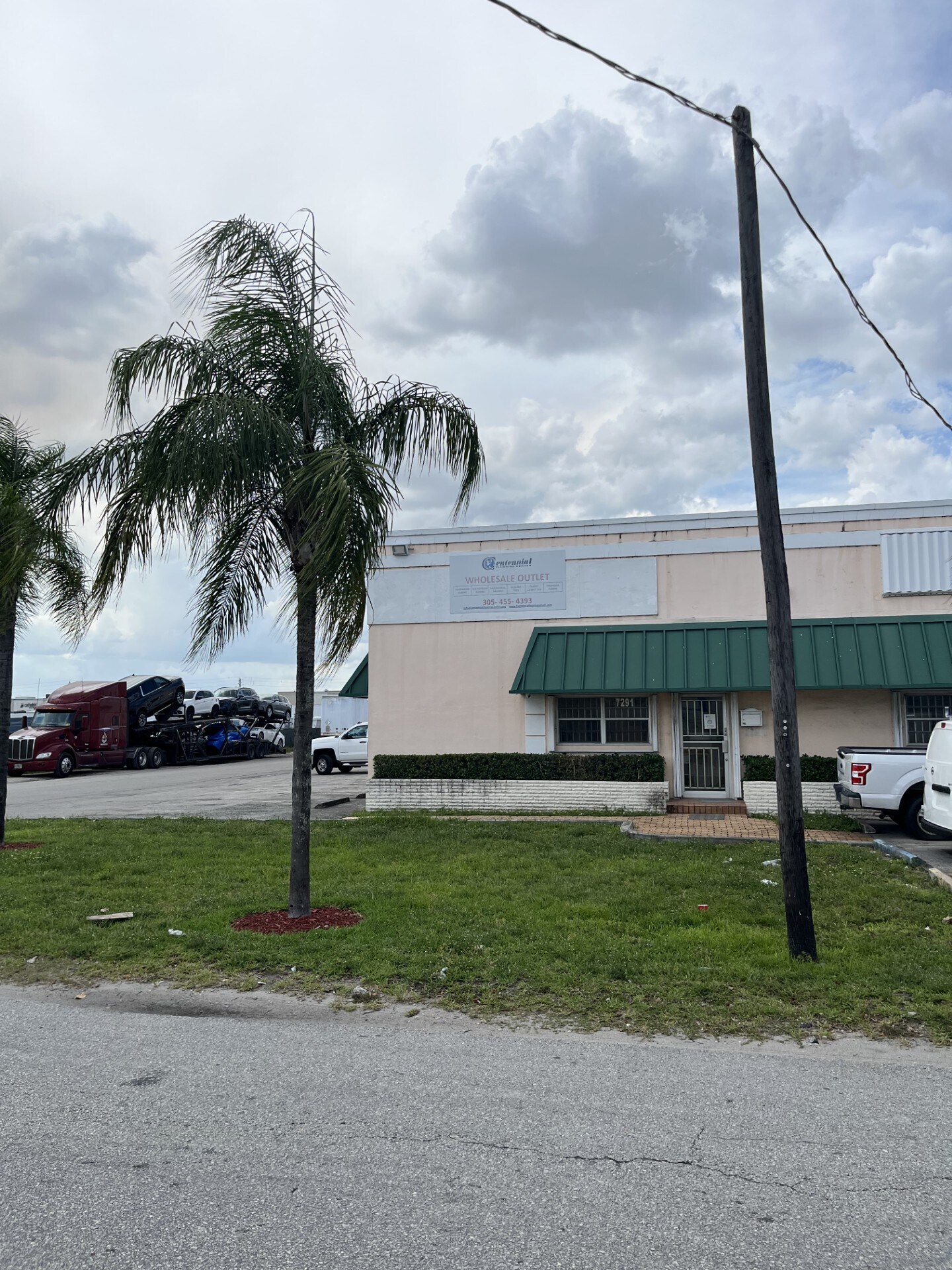 7291 NW 43rd St, Miami, FL à louer Photo principale– Image 1 sur 3