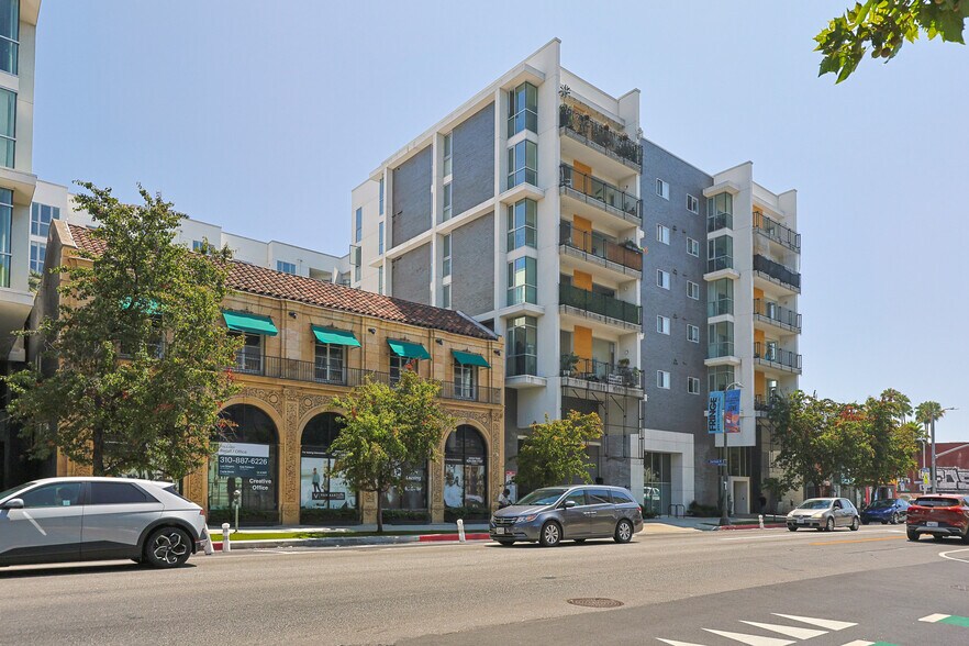 5550 Hollywood Blvd, Los Angeles, CA à louer - Photo de l’immeuble – Image 2 sur 8