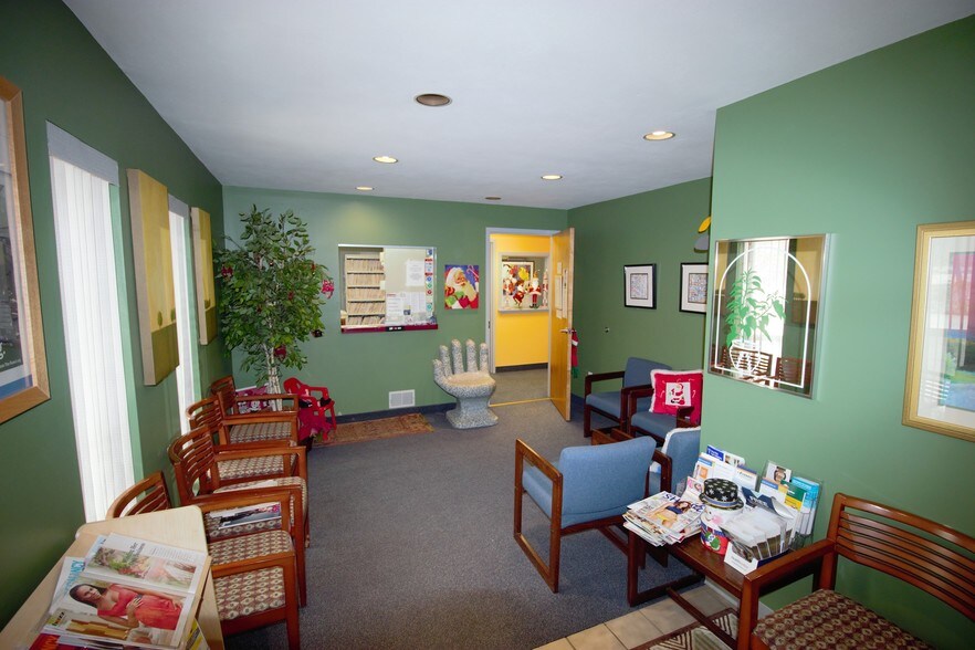 2211 Lyell Ave, Rochester, NY à louer - Photo intérieure – Image 3 sur 56