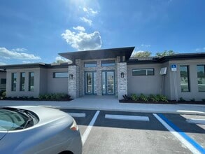 10348-10350 White Viburnum Way, Riverview, FL à louer Photo de l’immeuble– Image 2 sur 4