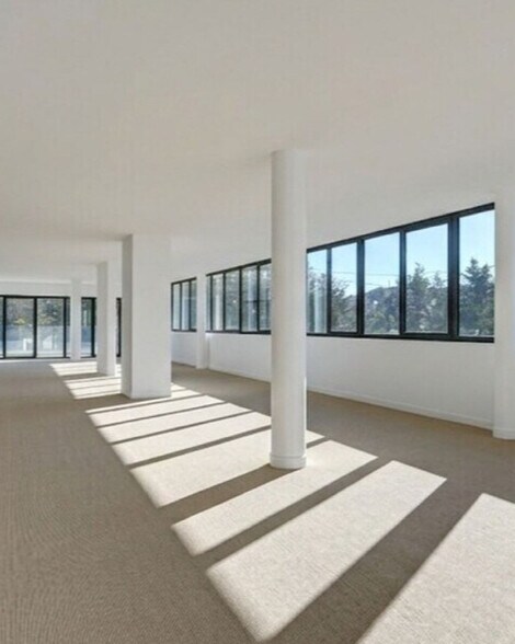 890 Rte de Napollon, Aubagne à vendre - Photo de l’immeuble – Image 3 sur 8