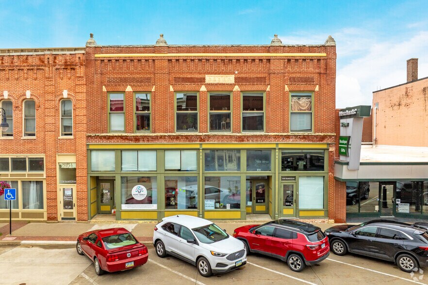 817 4th Ave, Grinnell, IA à louer - Photo principale – Image 1 sur 3