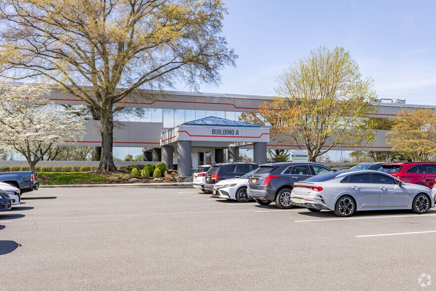185 State Highway 36, West Long Branch, NJ à louer - Photo de l’immeuble – Image 2 sur 5