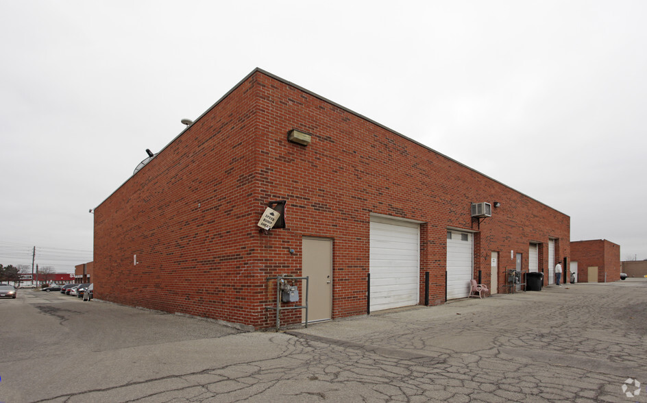 2899 Steeles Ave W, Toronto, ON à louer - Photo de l’immeuble – Image 2 sur 4