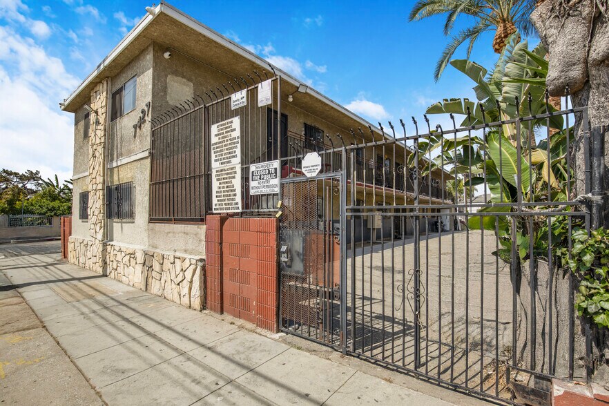 7427 S Figueroa St, Los Angeles, CA à vendre - Photo de l’immeuble – Image 3 sur 23