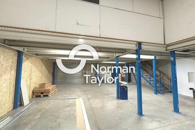 Plus de détails pour Local d'activités à louer