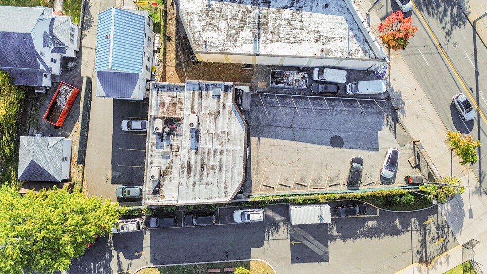 1605 Forest Ave, Staten Island, NY à vendre - Photo de l’immeuble – Image 2 sur 23