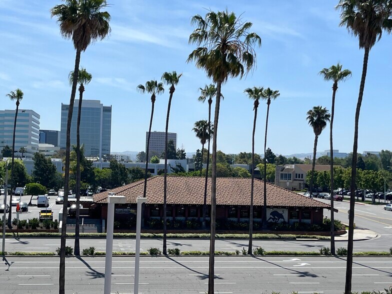 18512 MacArthur Blvd, Irvine, CA à louer - Photo principale – Image 1 sur 2