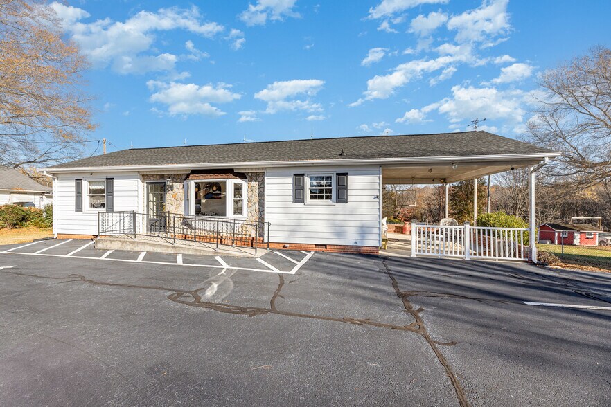 317 E King St, King, NC à vendre - Photo de l’immeuble – Image 3 sur 10