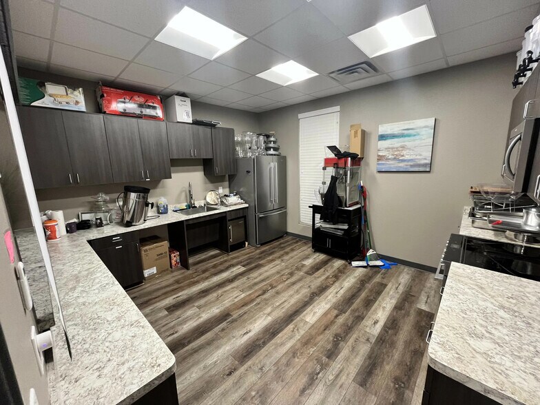 551 N Valley Pky, Lewisville, TX à vendre - Photo intérieure – Image 3 sur 14