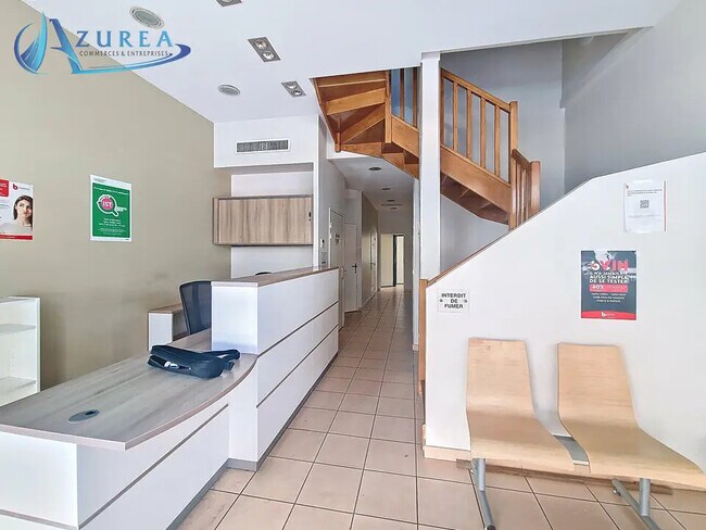 Plus de détails pour Local commercial à louer