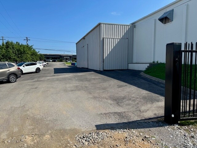 7121 Cockrill Bend Blvd, Nashville, TN à louer - Photo de l’immeuble – Image 2 sur 25