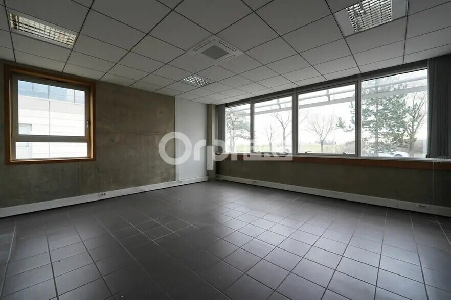 Bureau dans Bron à louer - Photo intérieure – Image 1 sur 19