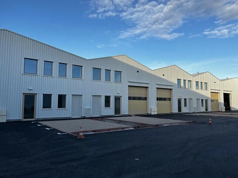 20-26 Rue Marius Grosso, Vaulx-en-Velin à louer - Photo de l’immeuble – Image 2 sur 17