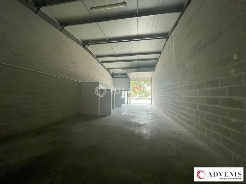 Local d’activités dans Le Haillan à louer - Photo de l’immeuble – Image 2 sur 5