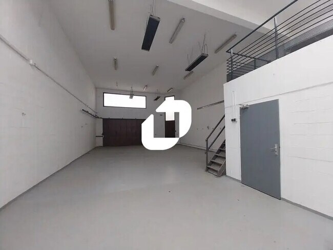 Plus de détails pour Bureau, Local d'activités à louer