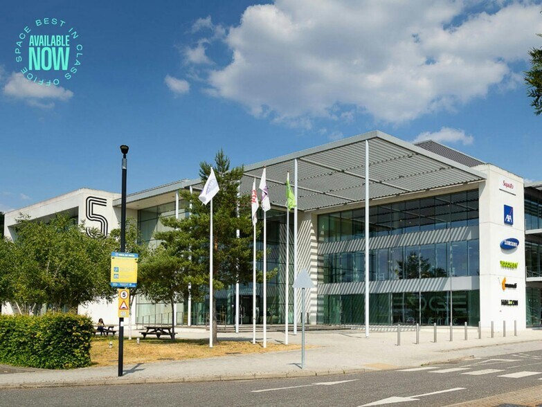 The Heights Heath, Weybridge à louer - Photo de l’immeuble – Image 3 sur 28