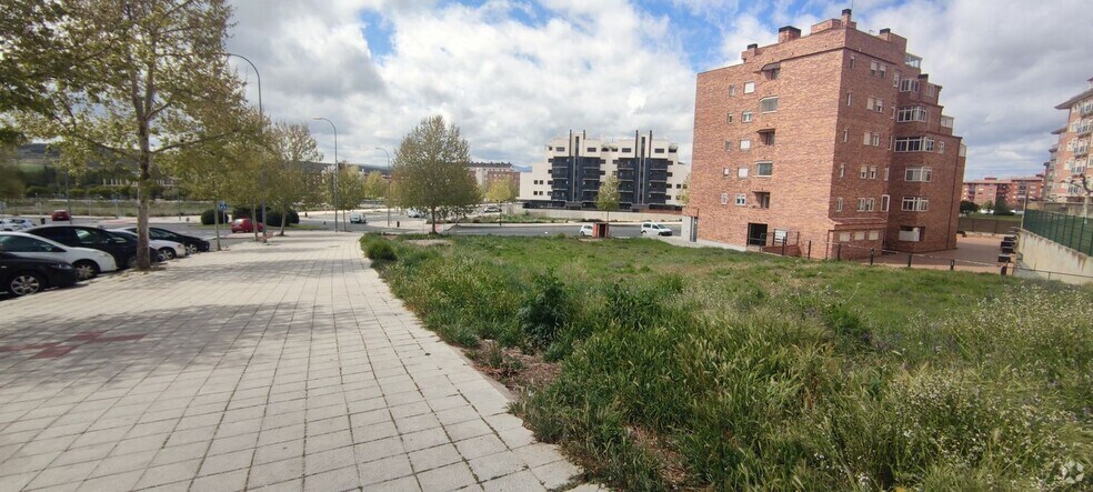 Avenida de los Derechos Humanos, 8, Ávila, Ávila à louer - Photo de l’immeuble – Image 2 sur 4