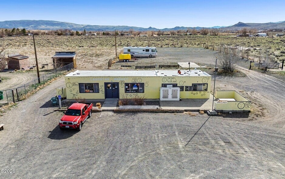 1375 E Fir St, Silver Springs, NV à vendre - Photo de l’immeuble – Image 3 sur 19