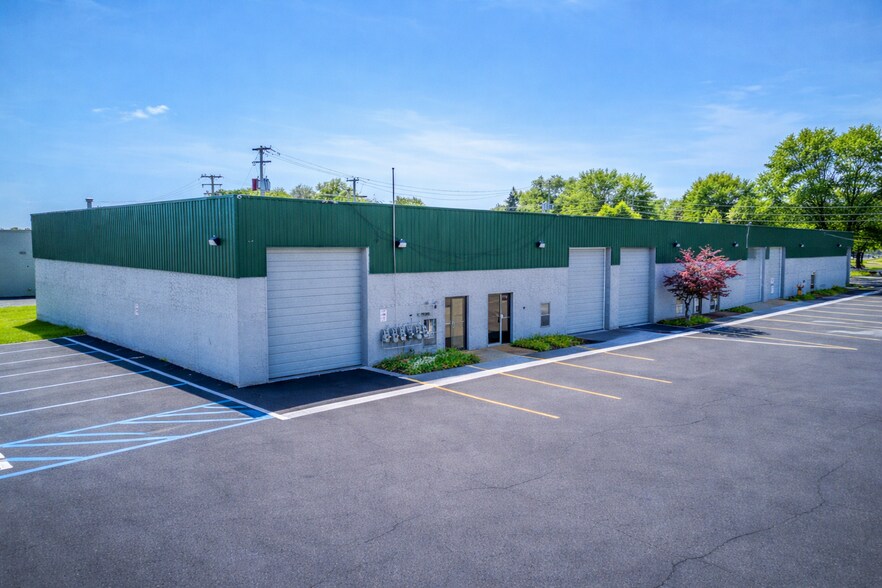9177-9187 General Ct, Plymouth, MI à louer - Photo principale – Image 1 sur 2