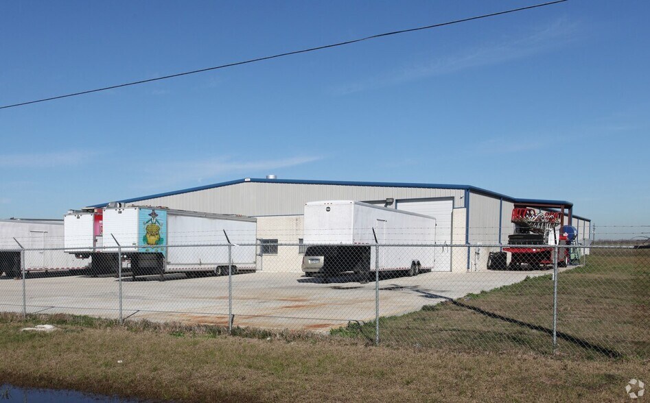 7590 FM 1960 Rd, Dayton, TX à vendre - Photo de l’immeuble – Image 2 sur 4