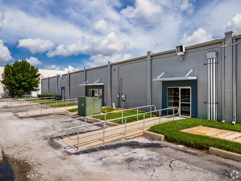 5120 W Waters Ave, Tampa, FL à vendre - Photo principale – Image 1 sur 15