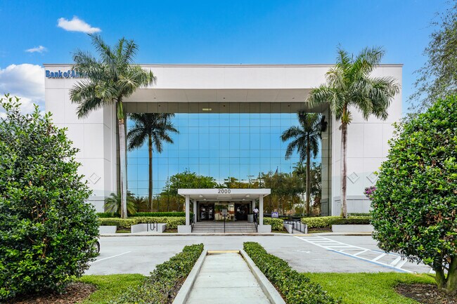 Plus de détails pour 2000 Glades Rd, Boca Raton, FL - Bureau à louer