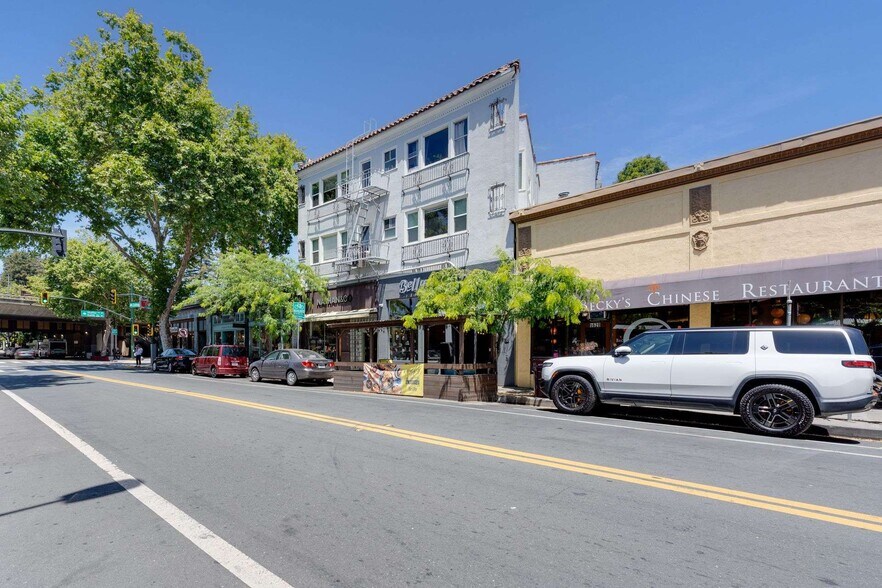 5636 College Ave, Oakland, CA à vendre - Photo de l’immeuble – Image 3 sur 24