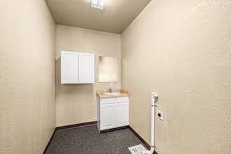 346 S Orchard Springs Dr, Pueblo, CO à louer Photo intérieure– Image 2 sur 5